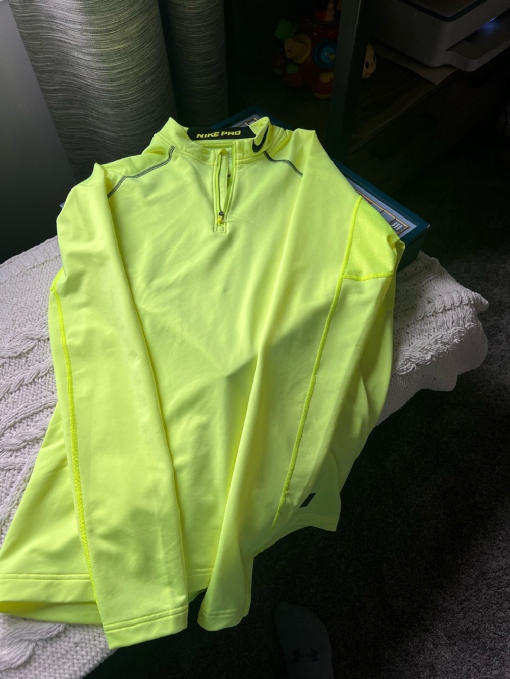 Nike Pro Neon Yellow Athletic Top with Contrast Stitching mens size L - Picture 6 of 9